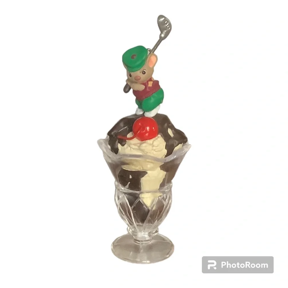 Hallmark sundae golfer